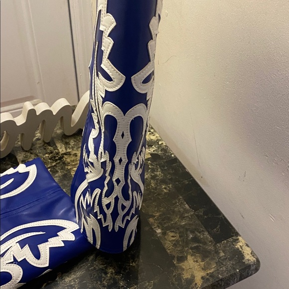 🔥Won’t Last🔥Azalea Wang Blue & White Western Embroidered Design Boots Size 9 EUC - Picture 6 of 9